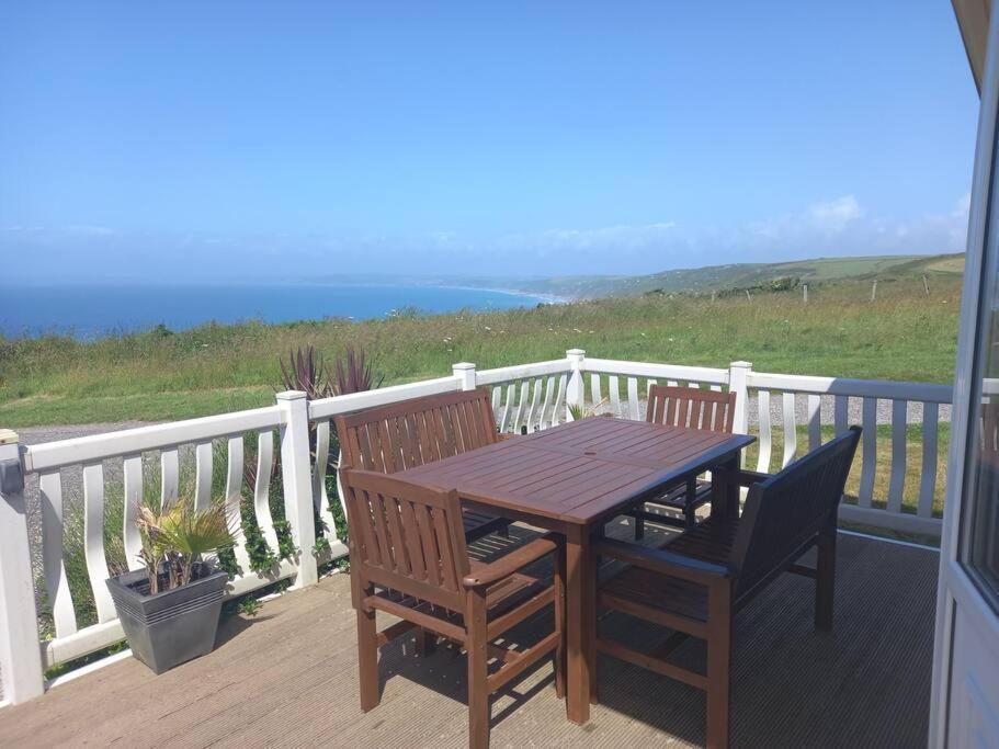 Bay View - Fantastic Views Of Whitsand Bay Torpoint Extérieur photo
