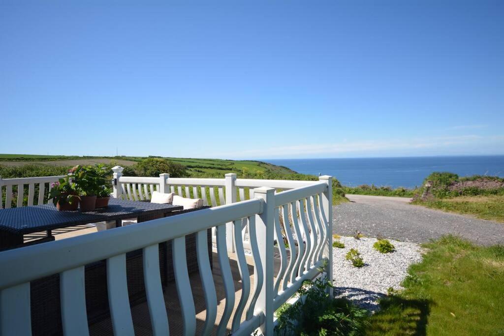 Bay View - Fantastic Views Of Whitsand Bay Torpoint Extérieur photo